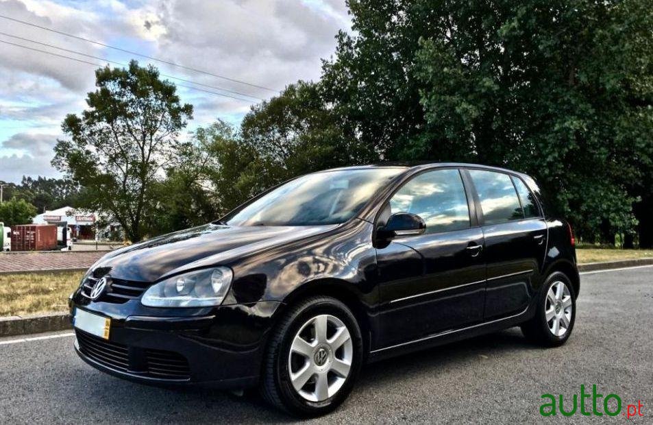 2004' Volkswagen Golf photo #1