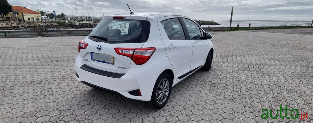 2017' Toyota Yaris photo #3
