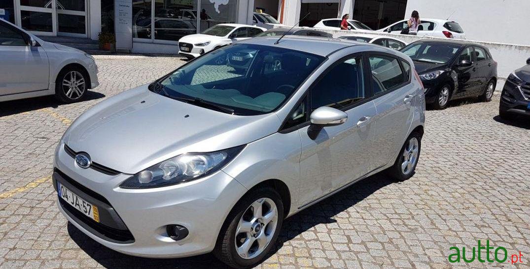 2010' Ford Fiesta 1.4 Tdci Titanium photo #2