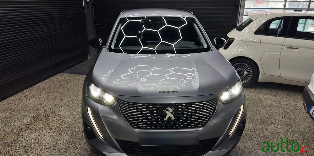 2023' Peugeot e-2008 photo #1