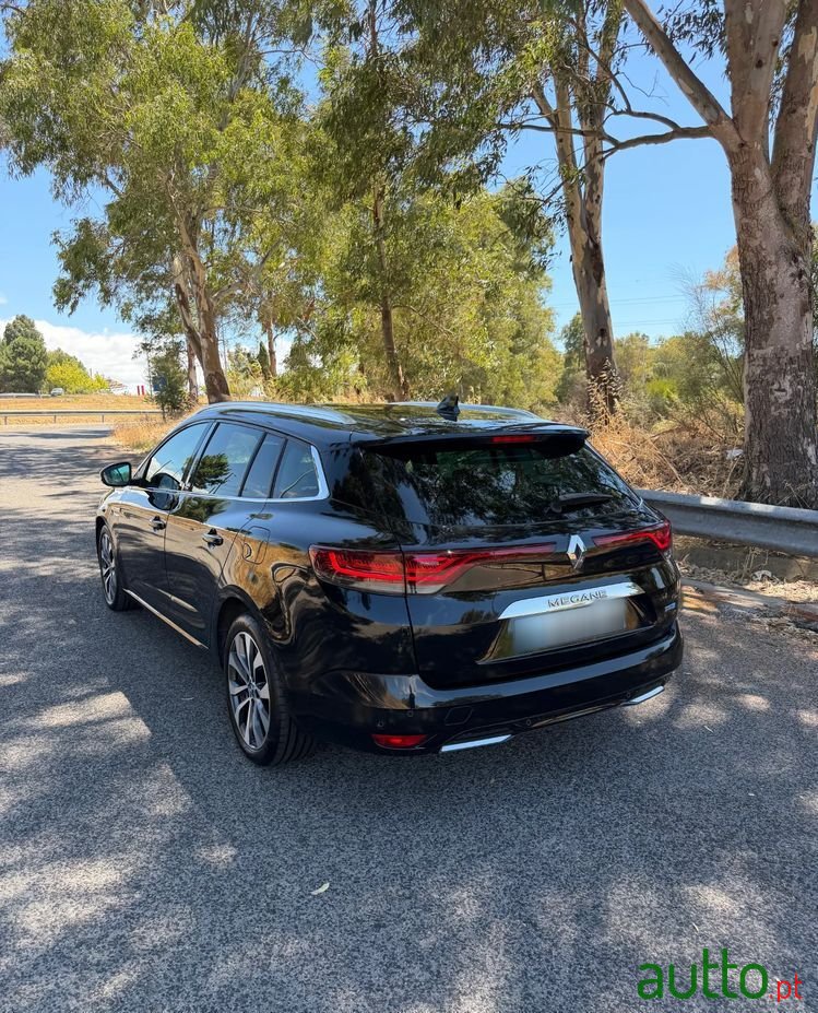 2021' Renault Megane 1.6 Plug-In Limited photo #2