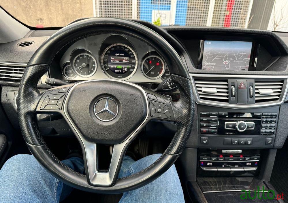 2013' Mercedes-Benz E 300 photo #5