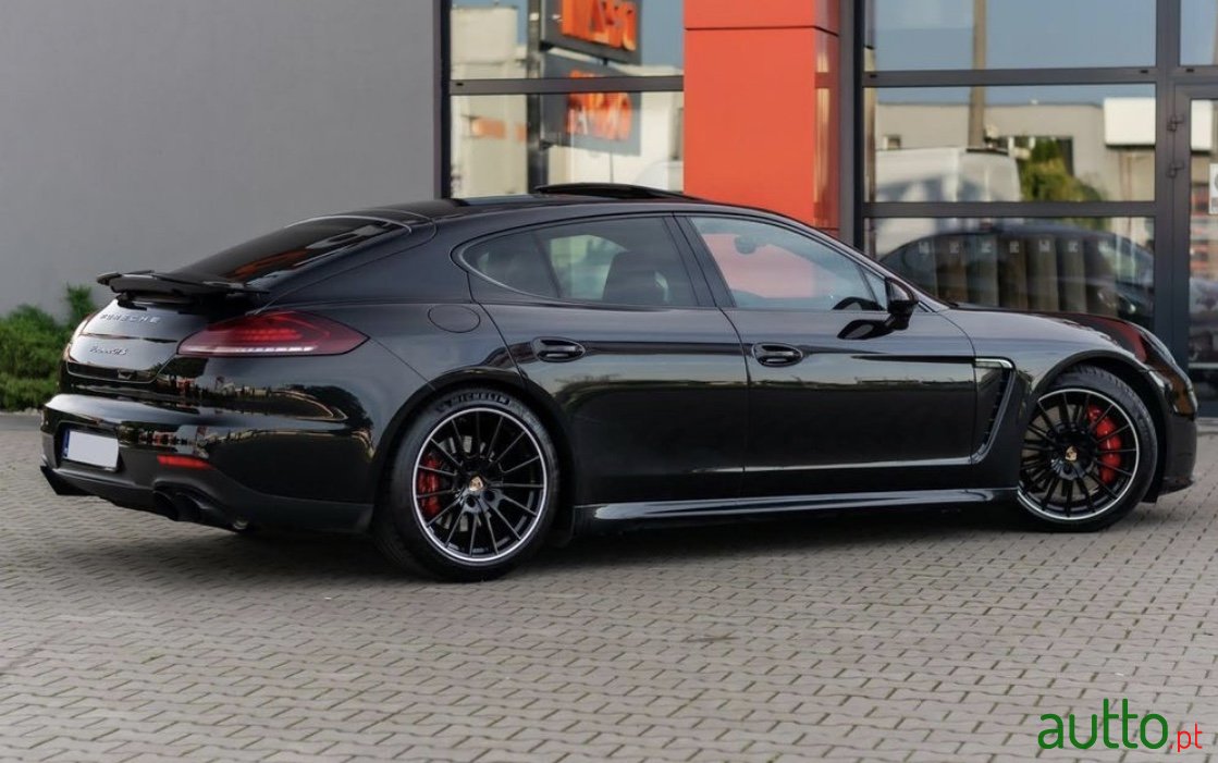 2014' Porsche Panamera GTS photo #6