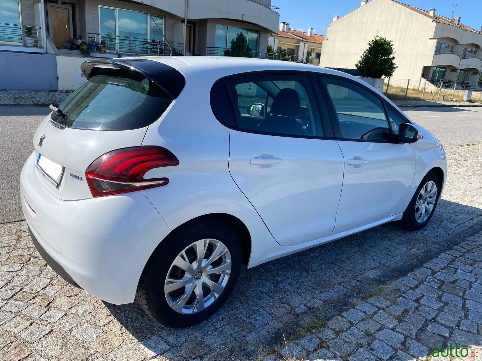 2015' Peugeot 208 photo #3