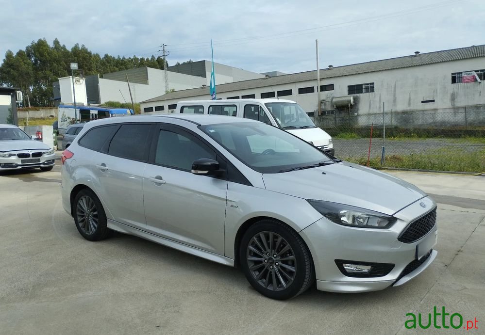 2017' Ford Focus Sw photo #1