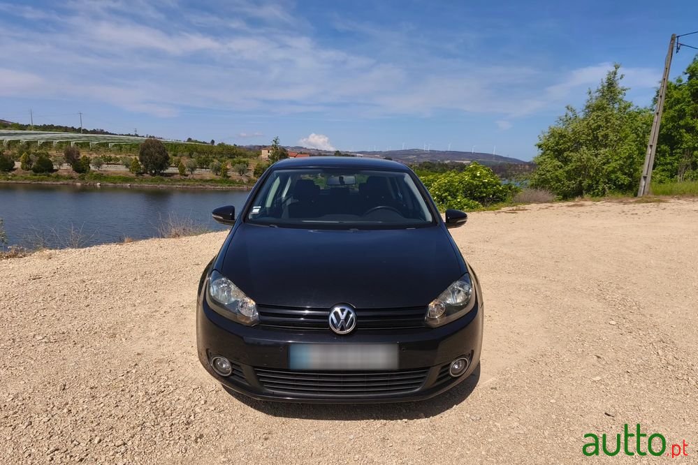 2011' Volkswagen Golf photo #3