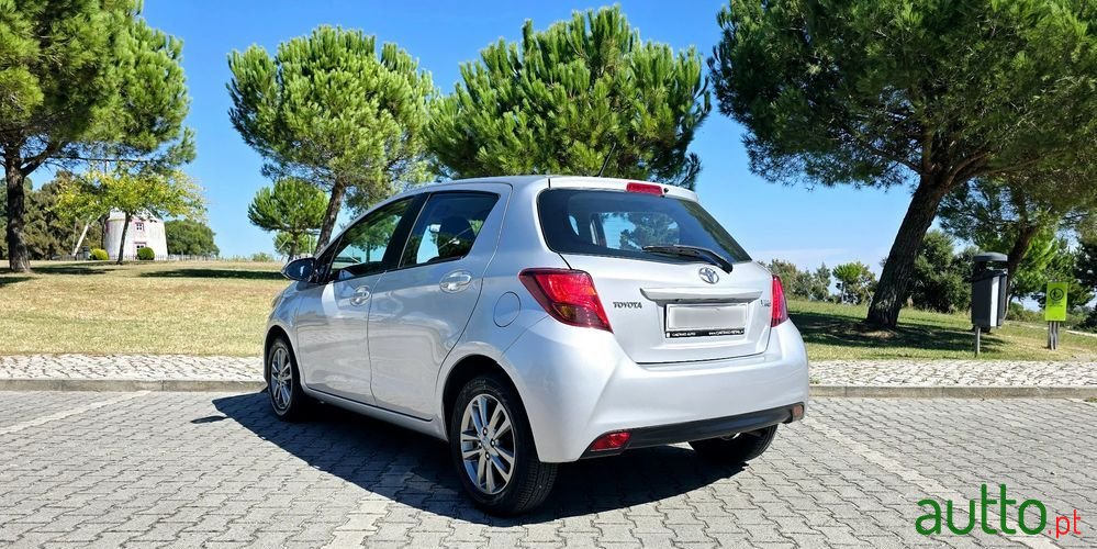 2015' Toyota Yaris photo #6