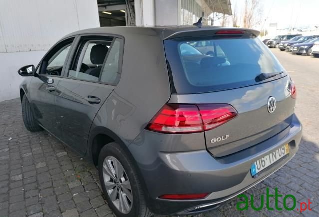 2017' Volkswagen Golf photo #4