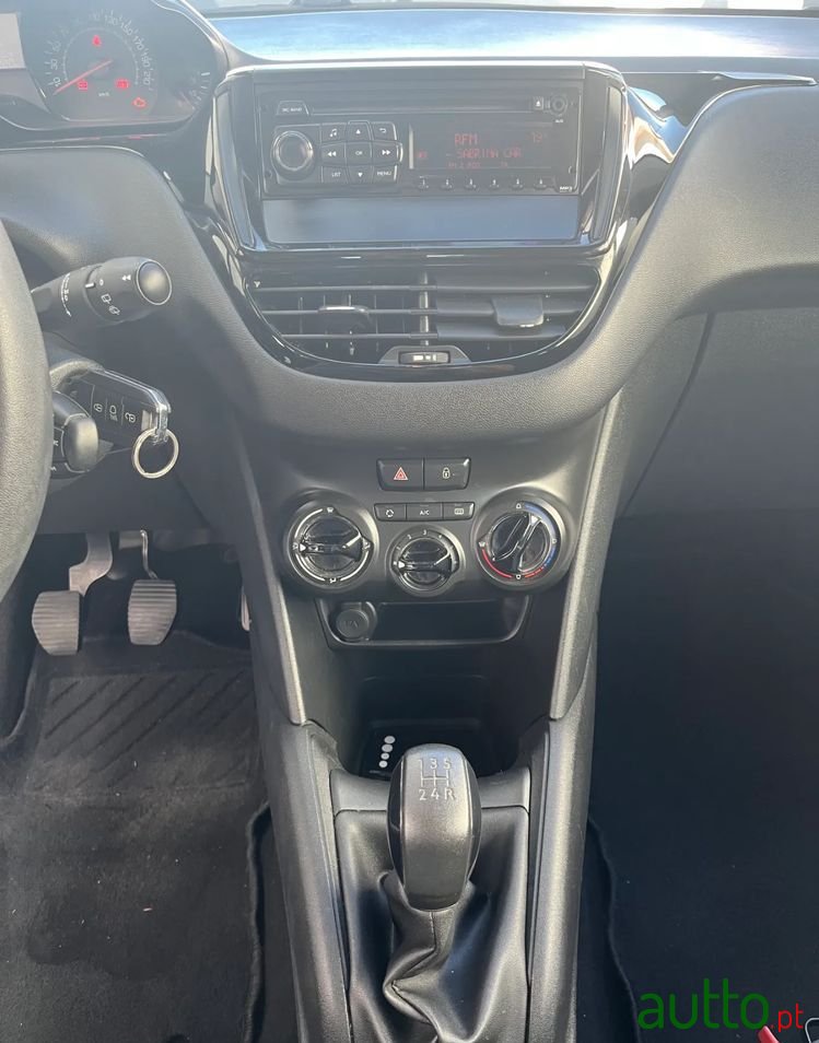 2014' Peugeot 208 photo #5