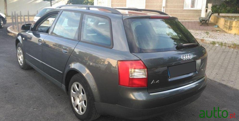 2002' Audi A4 Avant photo #2