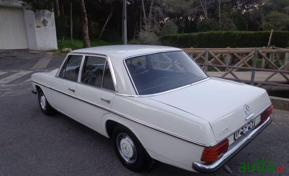 1970' Mercedes-Benz 220 D W115 photo #2