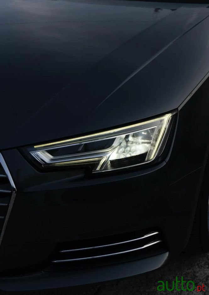 2016' Audi A4 Avant photo #6