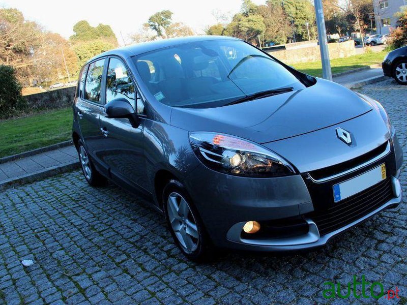 2013' Renault Scenic 1.5 Dci Exclusive Ss photo #2