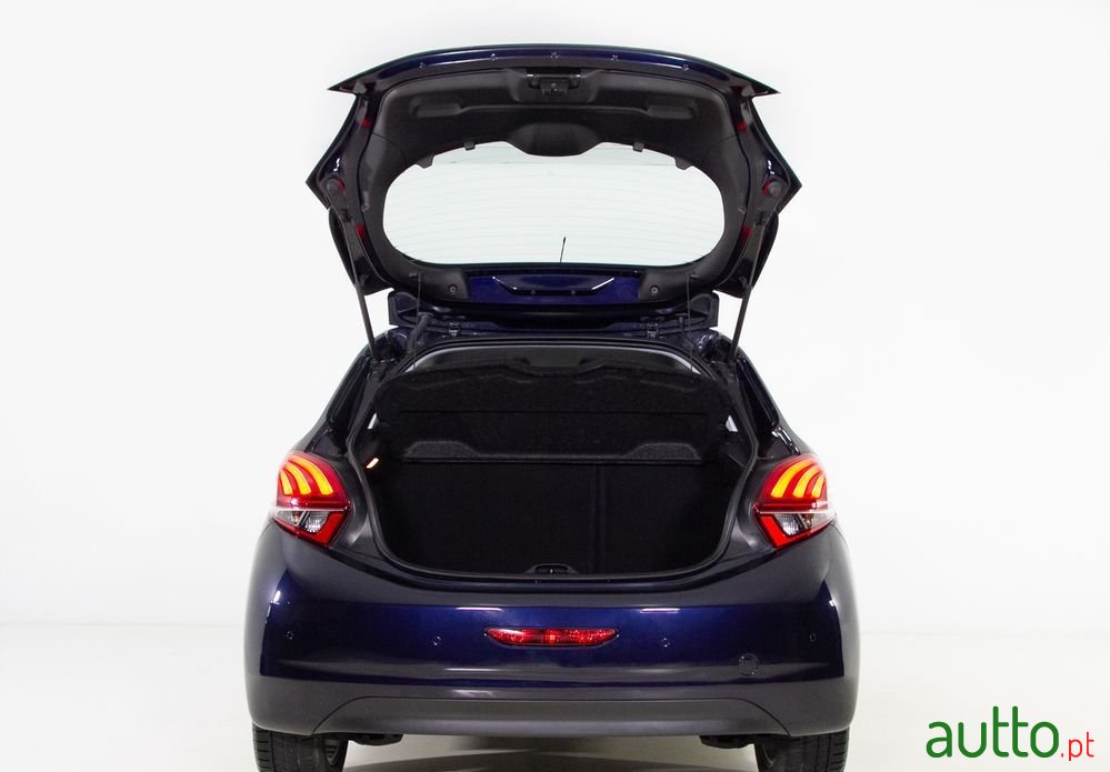 2019' Peugeot 208 photo #6