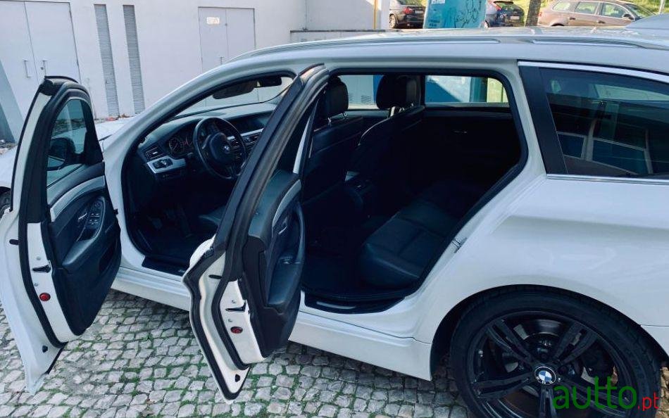 2011' BMW 525 D Touring photo #2