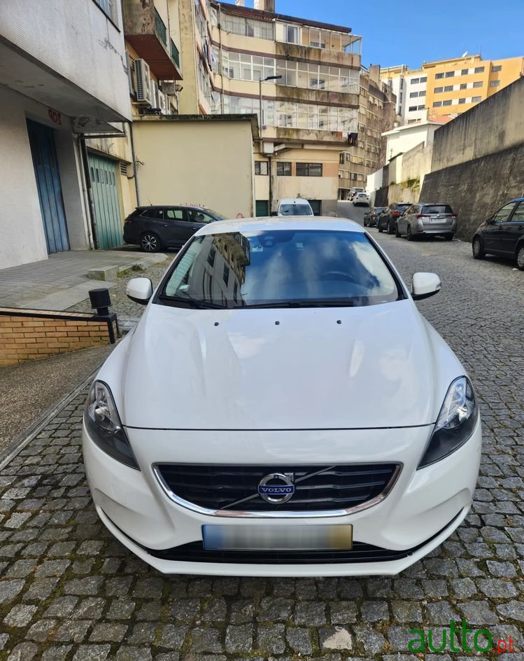 2014' Volvo V40 1.6 D2 Momentum photo #4