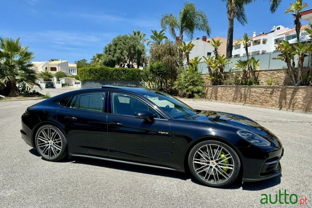 2017' Porsche Panamera 4 E-Hybrid photo #1