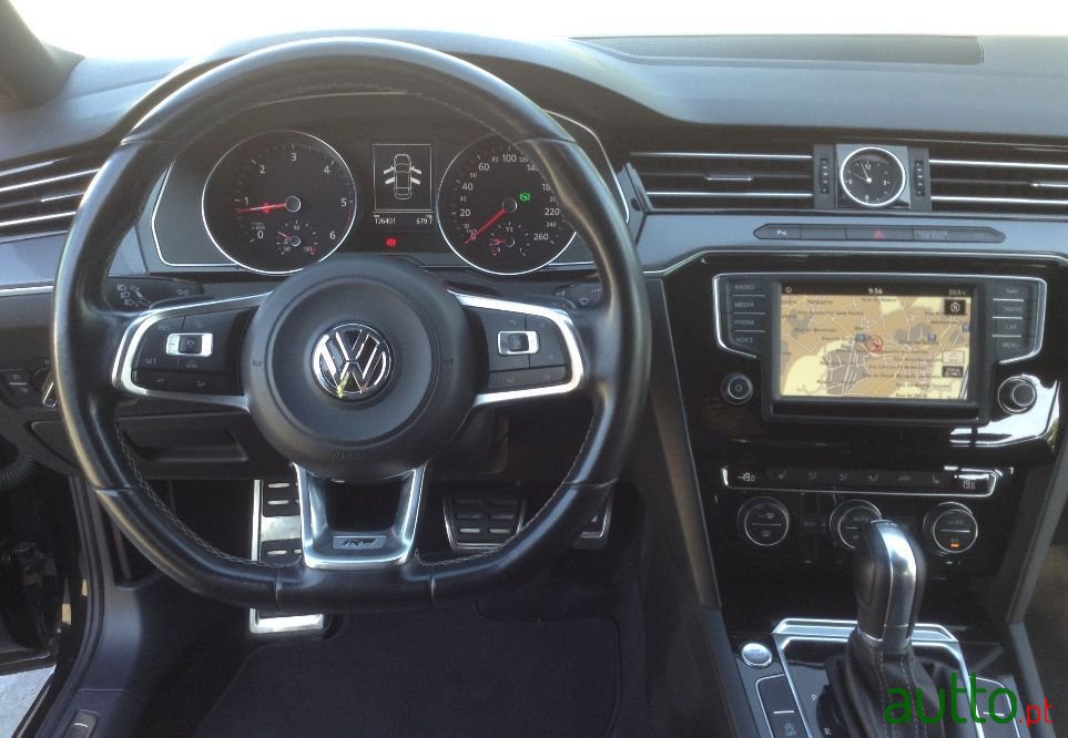 2016' Volkswagen Passat photo #6