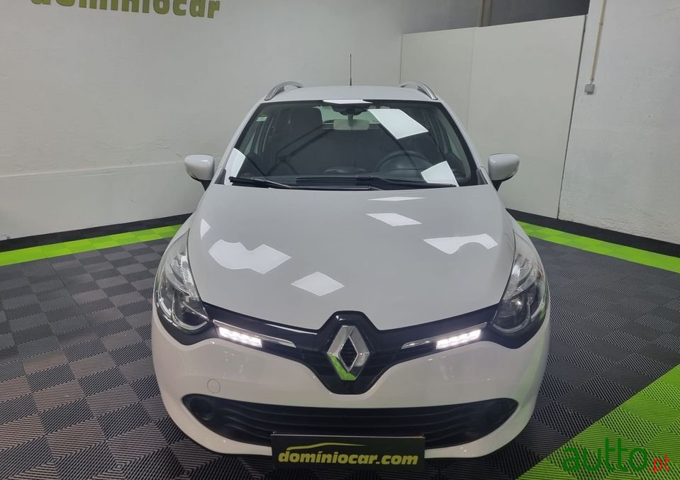 2014' Renault Clio Sport Tourer photo #2