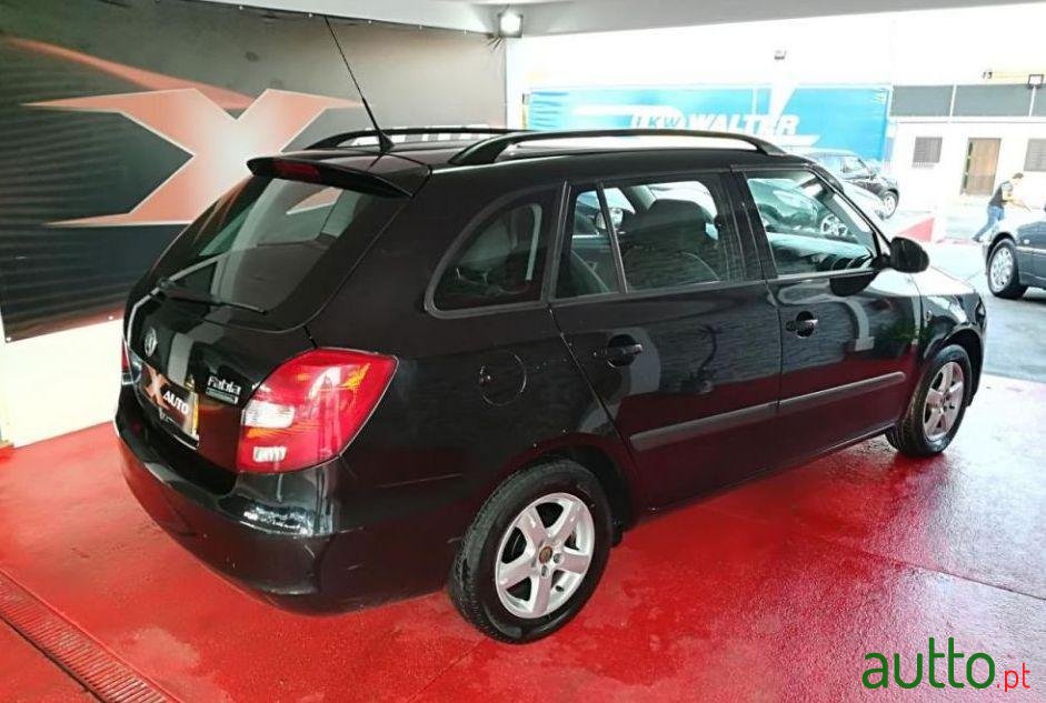 2008' Skoda Fabia Break photo #2