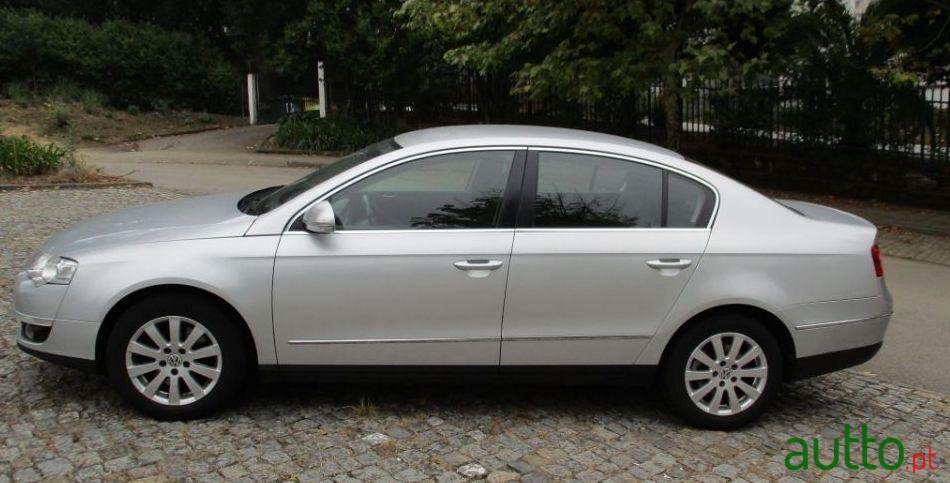 2005' Volkswagen Passat photo #2