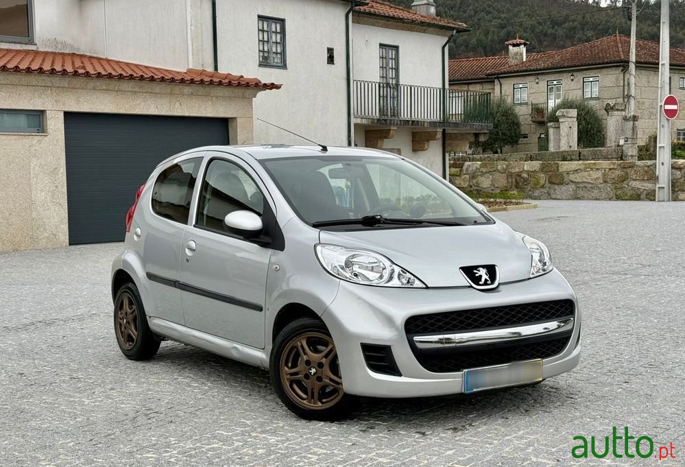 2009' Peugeot 107 1.0 Urban photo #1