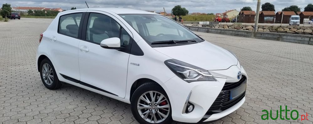 2017' Toyota Yaris photo #2