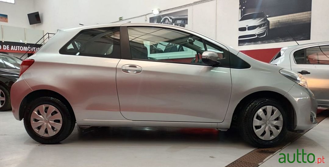 2013' Toyota Yaris photo #4