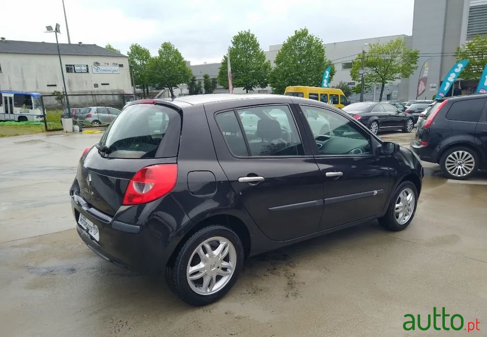 2008' Renault Clio photo #6