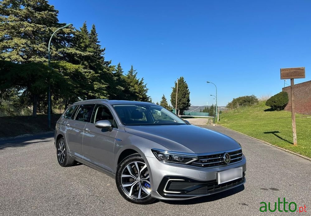 2019' Volkswagen Passat Variant photo #1