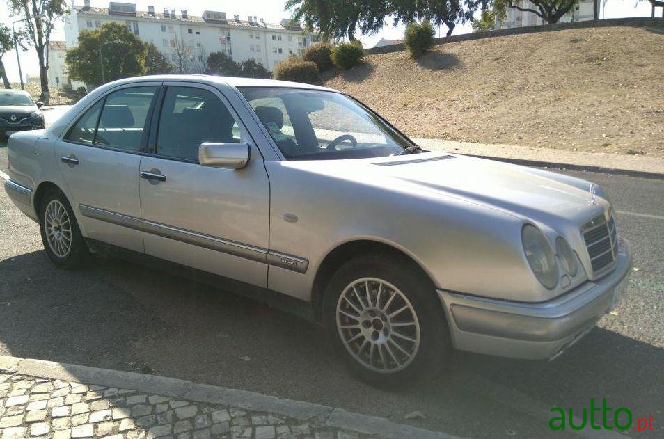 1996' Mercedes-Benz E-320 photo #2