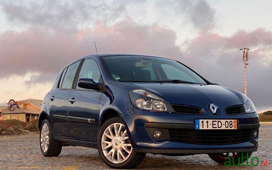2007' Renault Clio photo #2