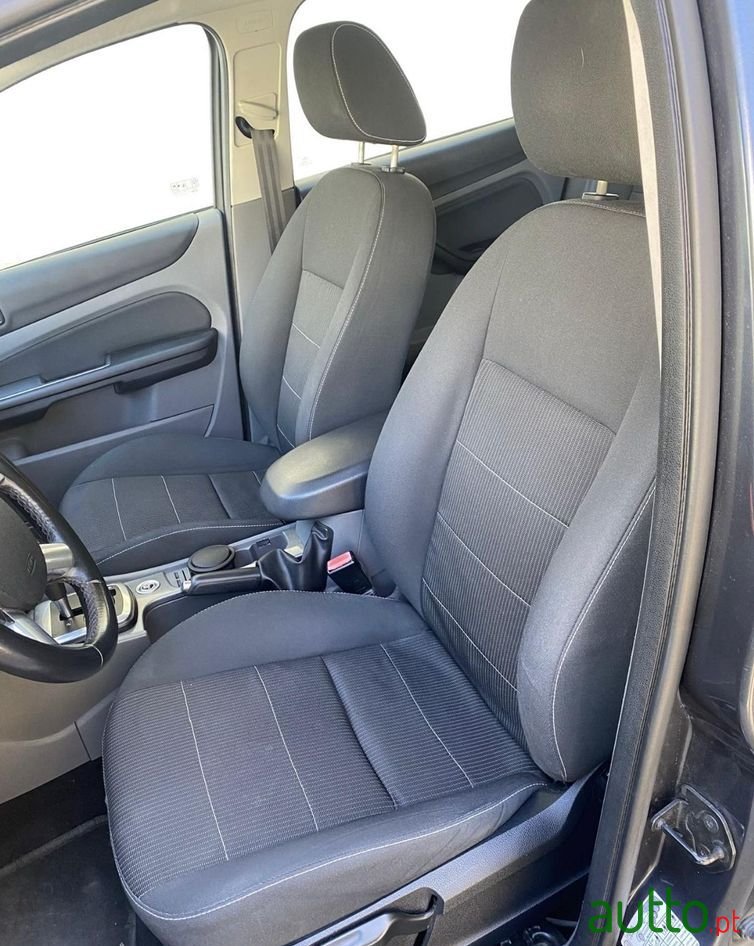 2010' Ford Focus Sw photo #4