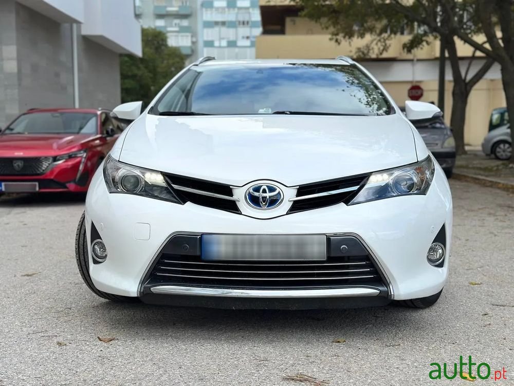 2015' Toyota Auris Touring Sports photo #3