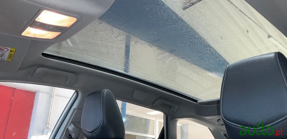 2014' Toyota Auris Touring Sports photo #5