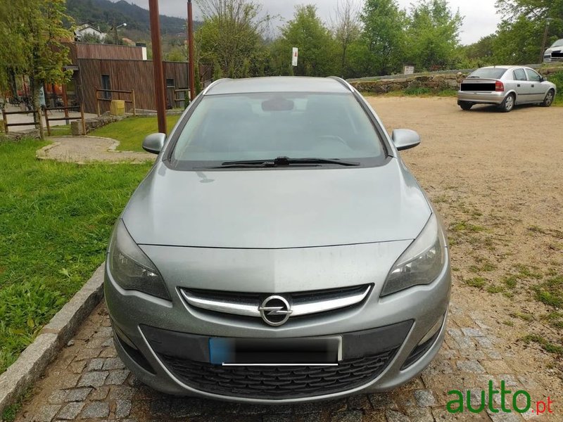 2015' Opel Astra photo #3