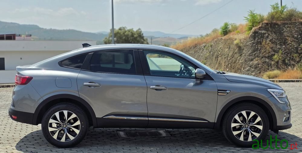 2021' Renault Arkana 1.6 E-Tech Intens photo #5