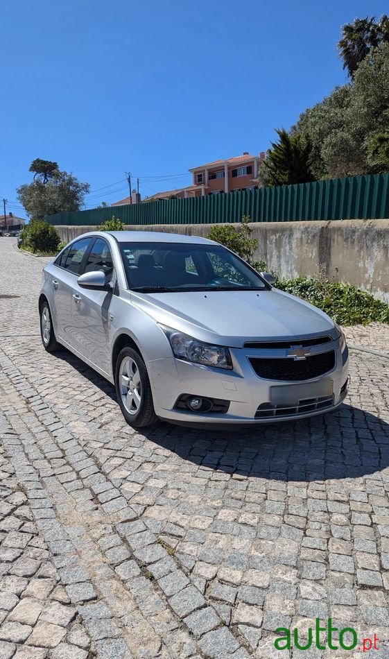 2010' Chevrolet Cruze 1.6 Ls photo #1