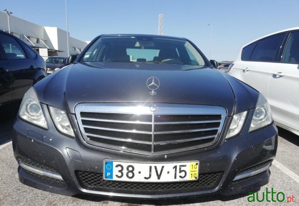 2010' Mercedes-Benz E-220 photo #2