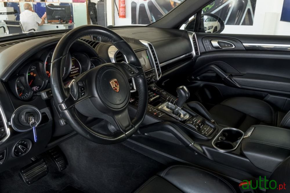 2014' Porsche Cayenne photo #6