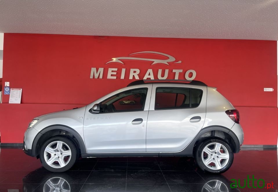 2017' Dacia Sandero photo #2