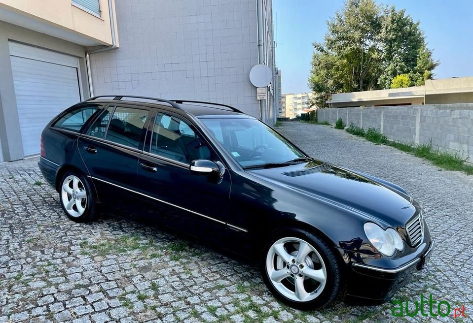 2004' Mercedes-Benz C-220 photo #3