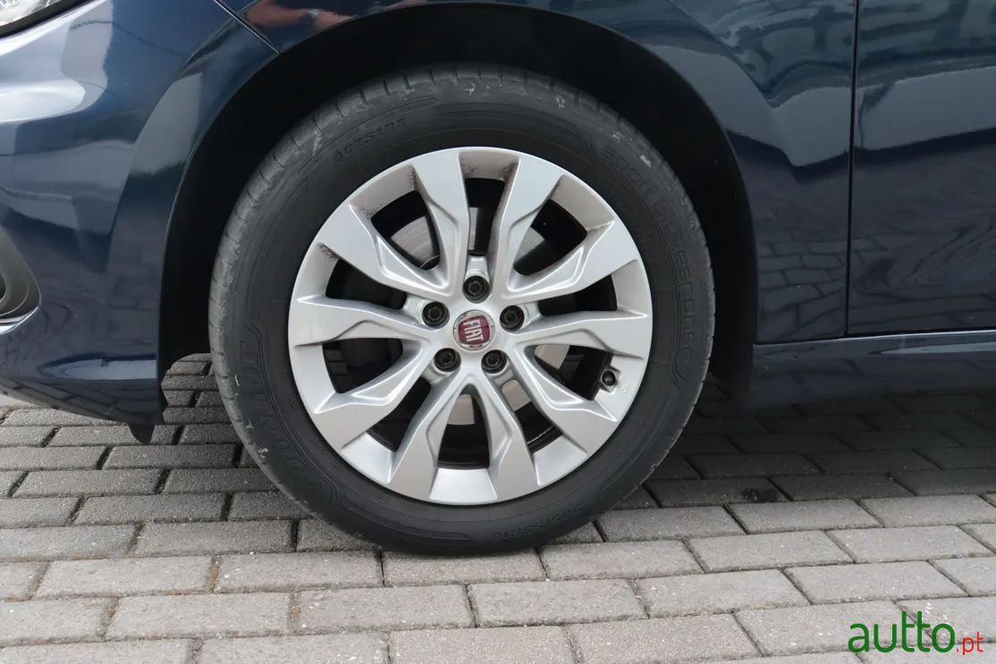 2017' Fiat Tipo Station Wagon photo #6