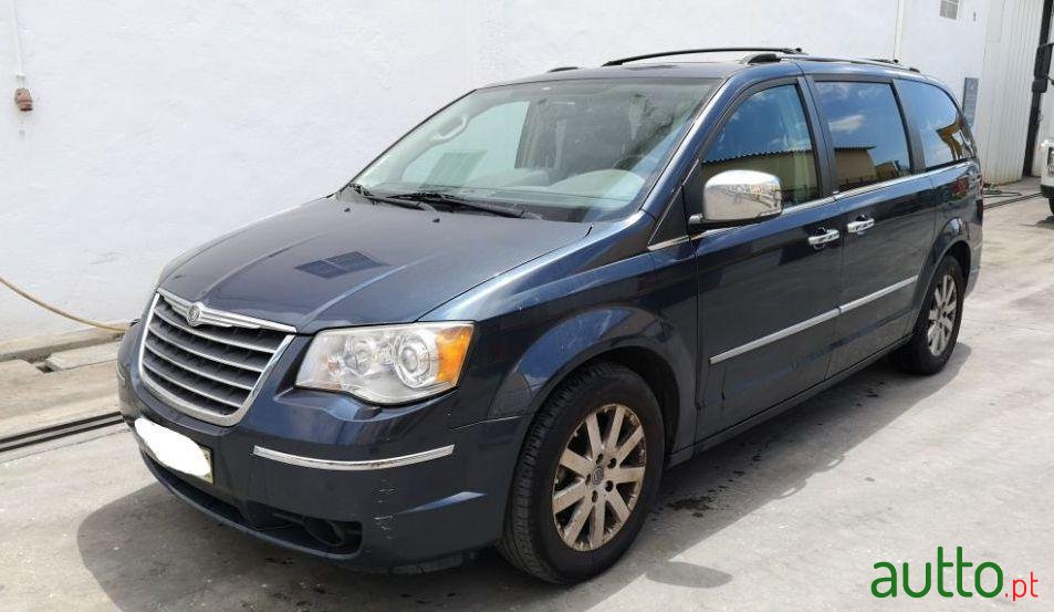2008' Chrysler Grand Voyager photo #2
