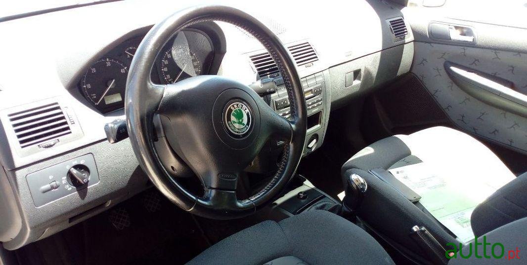 2004' Skoda Fabia Break photo #2