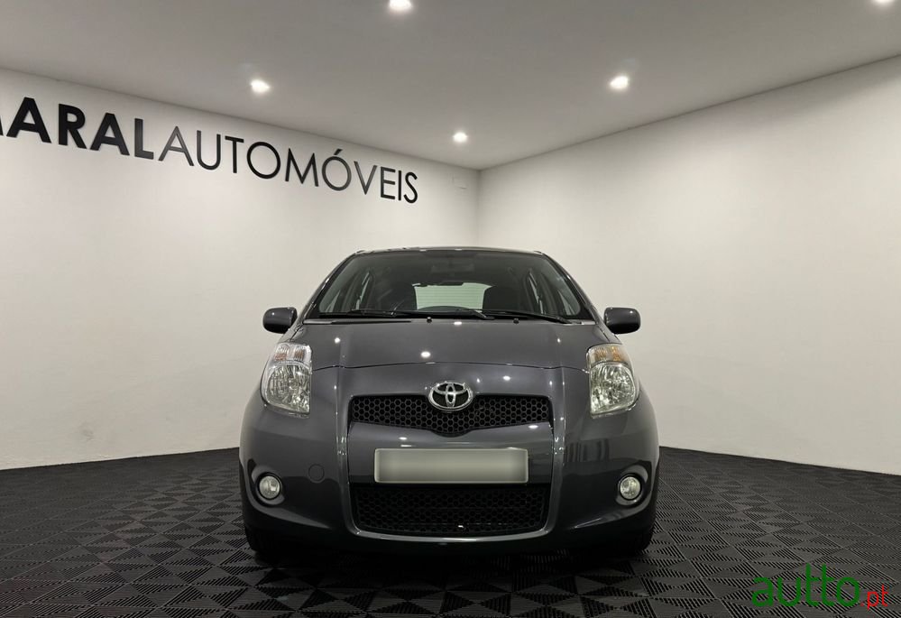 2008' Toyota Yaris photo #2