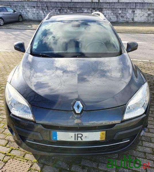 2010' Renault Megane Sport Tourer photo #2