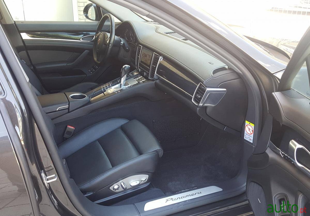 2011' Porsche Panamera Platinum Edition photo #6