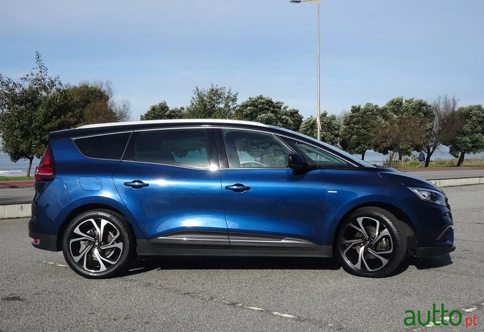 2020' Renault Grand Scenic photo #1