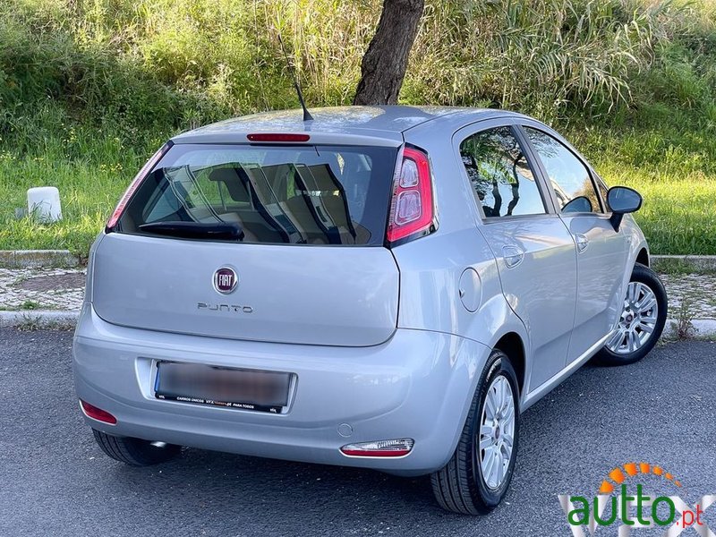 2014' Fiat Punto photo #2